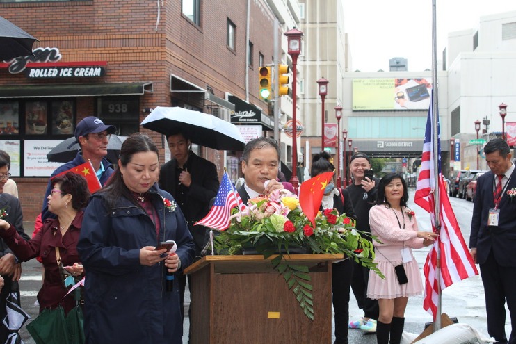 乔治娜工作,瞬间曝光,妆容精致,博鱼体育官网,博鱼体育app,博鱼体育APP下载